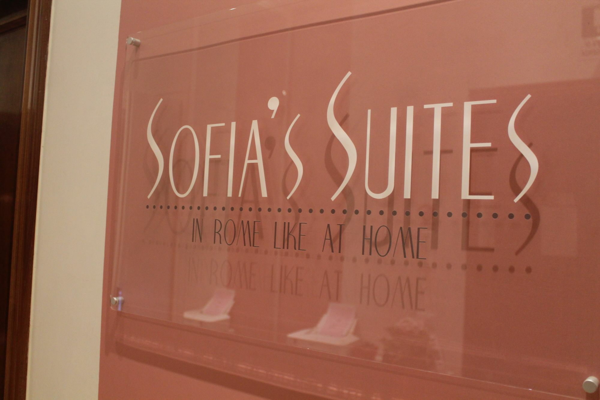 Sofia'S Suites Guesthouse Rome Exterior photo